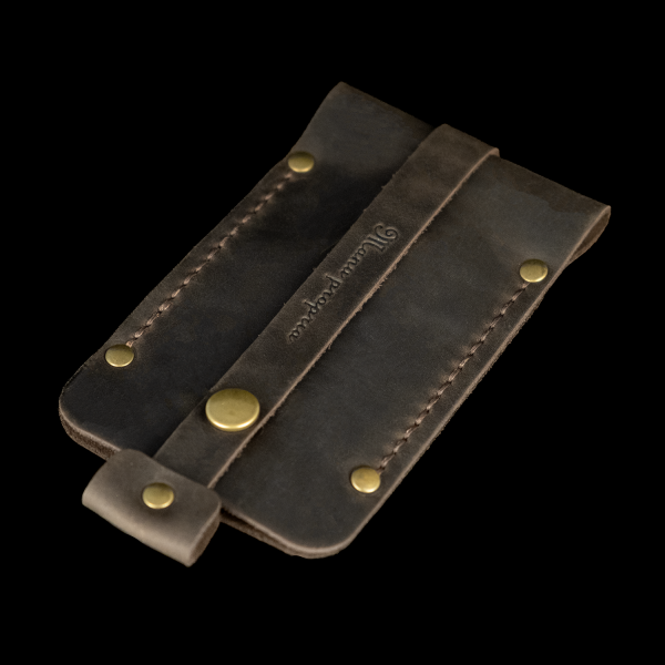Leather keyholder "Manu propria"